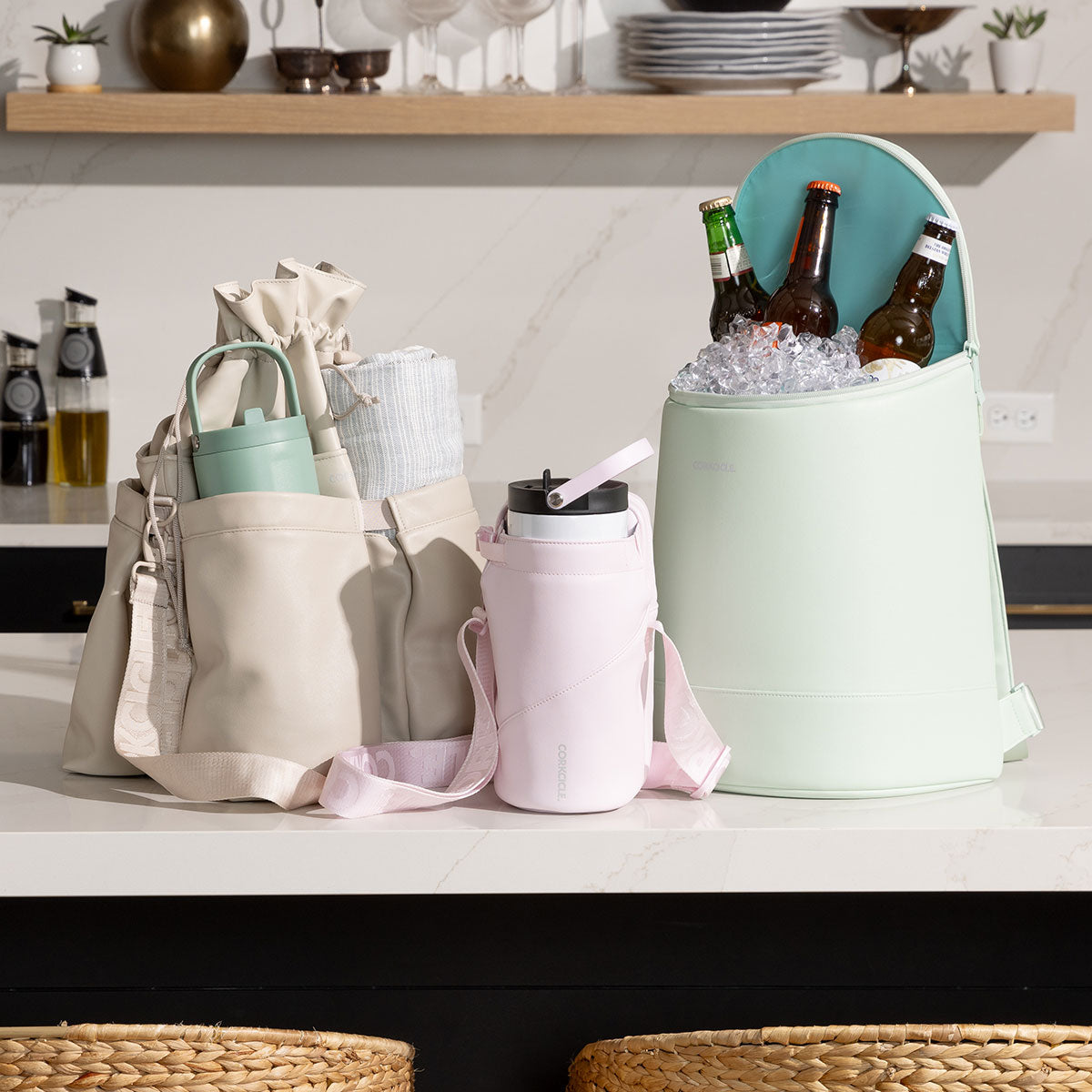 beverage-bucket-bag-x5 6c4793ad3b8e--group-lifestyle1.jpg